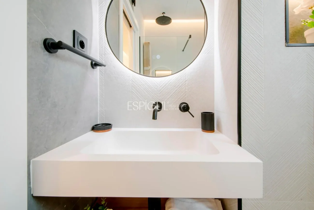 Brand New Luxury Apartment in Classic Building – Salamanca District