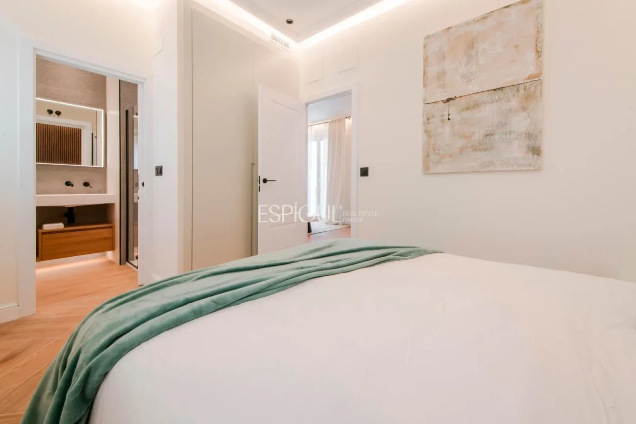 Appartement de luxe flambant neuf dans un immeuble classique – Quartier de Salamanque