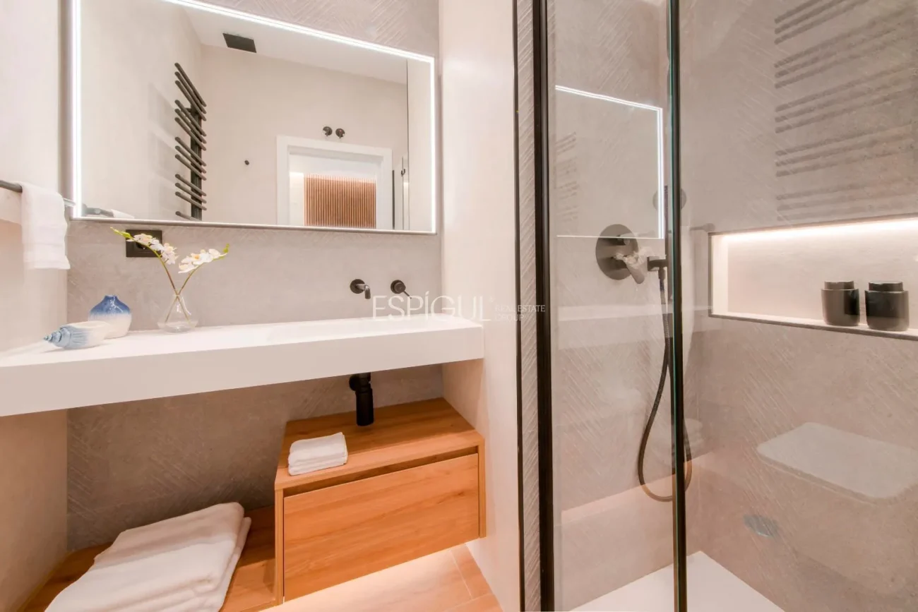 Appartement de luxe flambant neuf dans un immeuble classique – Quartier de Salamanque