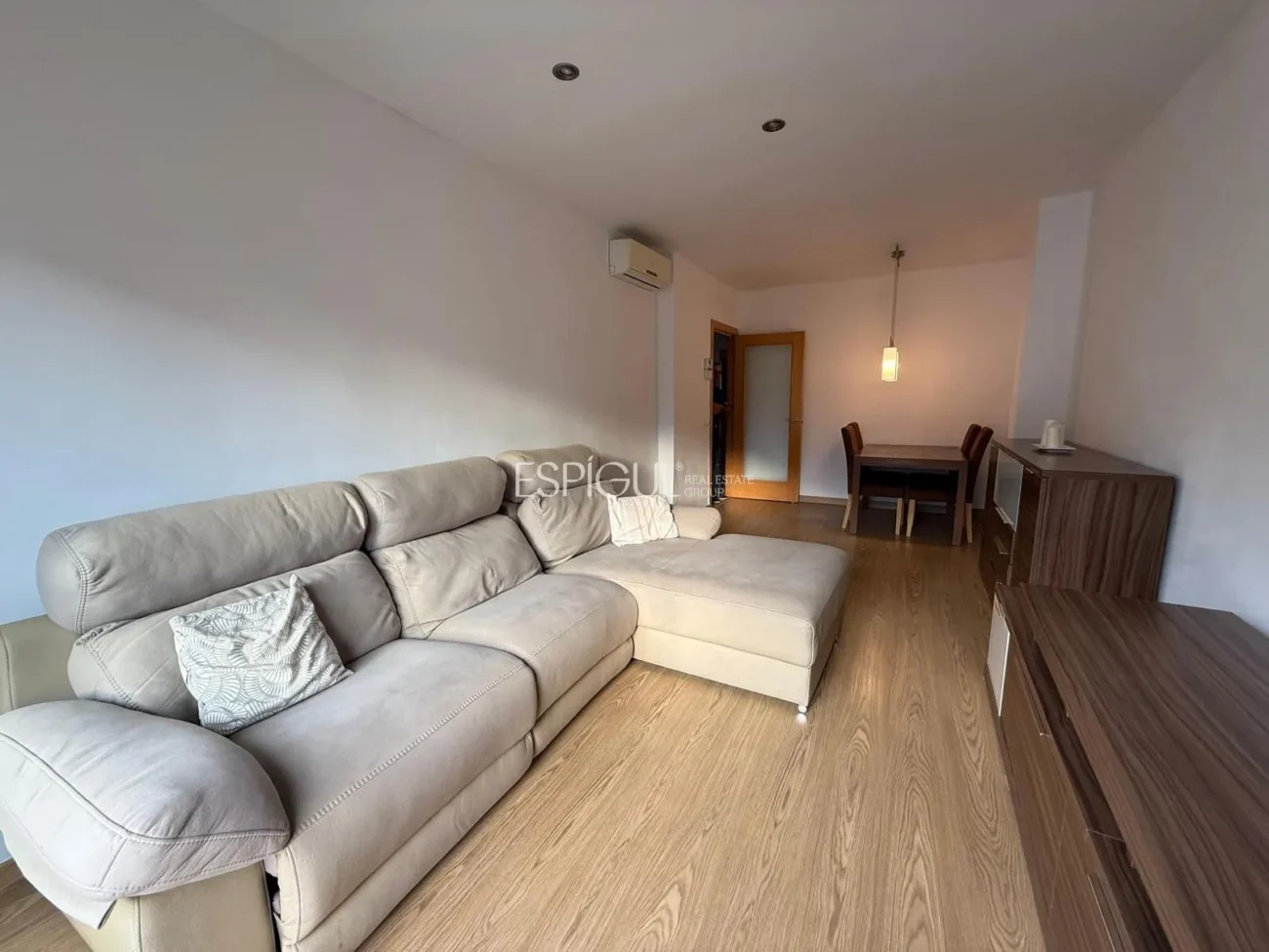 Piso en alquiler de tres habitaciones en Girona