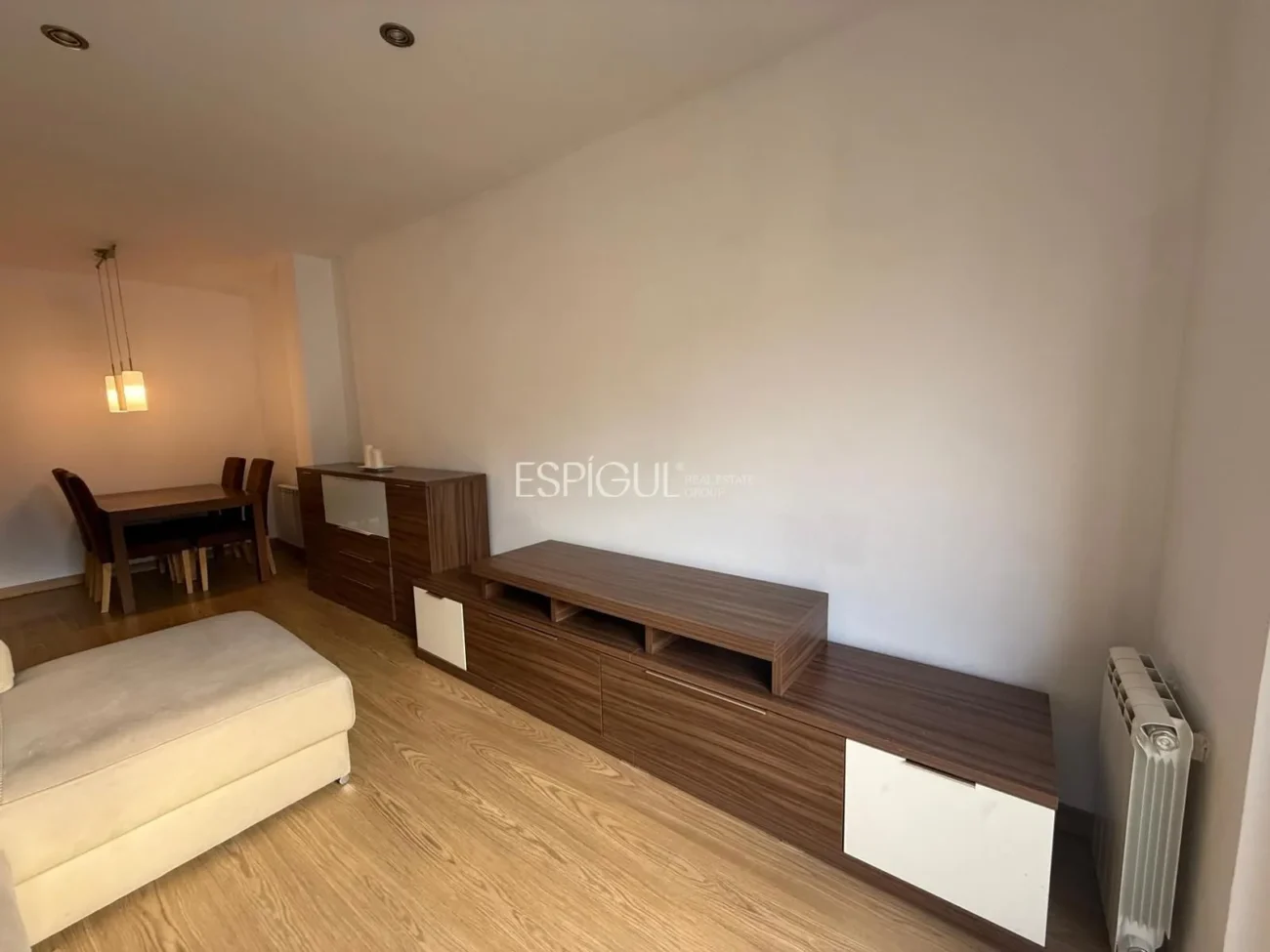 Piso en alquiler de tres habitaciones en Girona