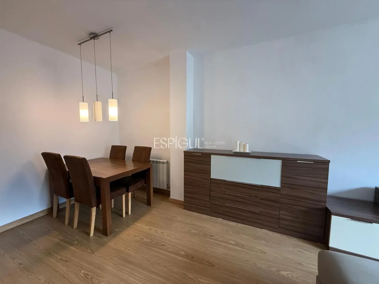 Piso en alquiler de tres habitaciones en Girona