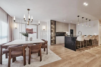 Квартира с отремонтированной террасой на улице Кастельо