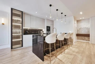 Квартира с отремонтированной террасой на улице Кастельо