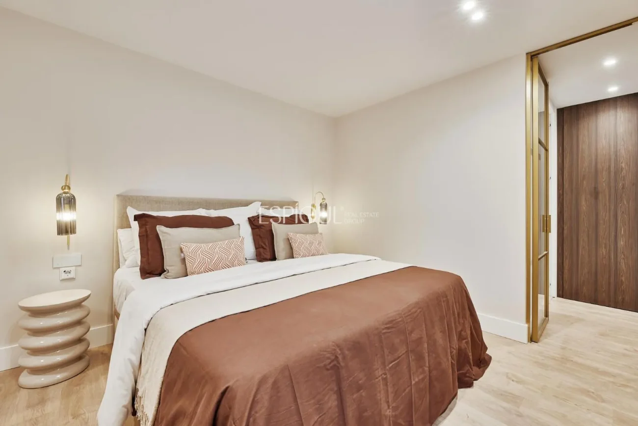 Квартира с отремонтированной террасой на улице Кастельо