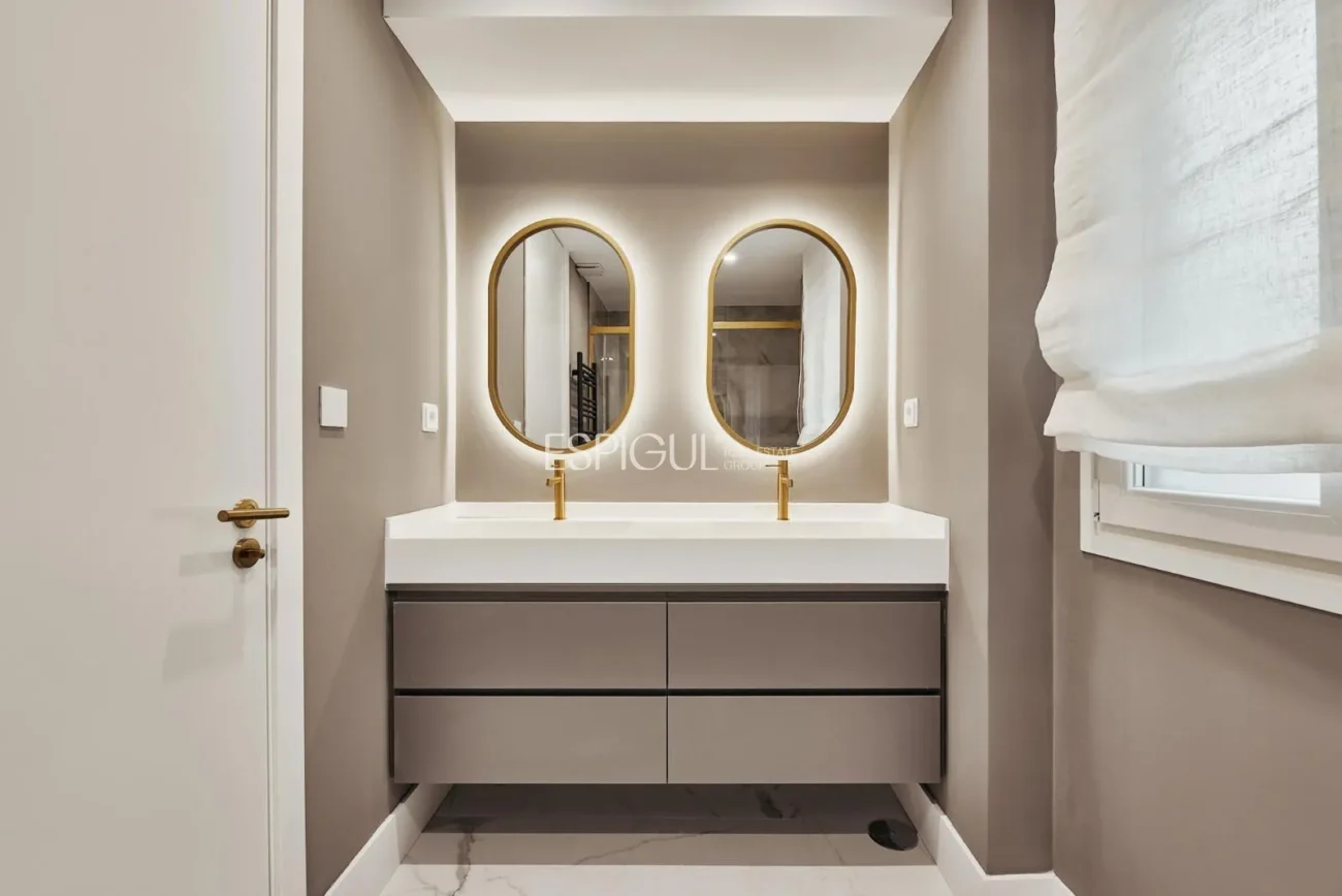 Квартира с отремонтированной террасой на улице Кастельо