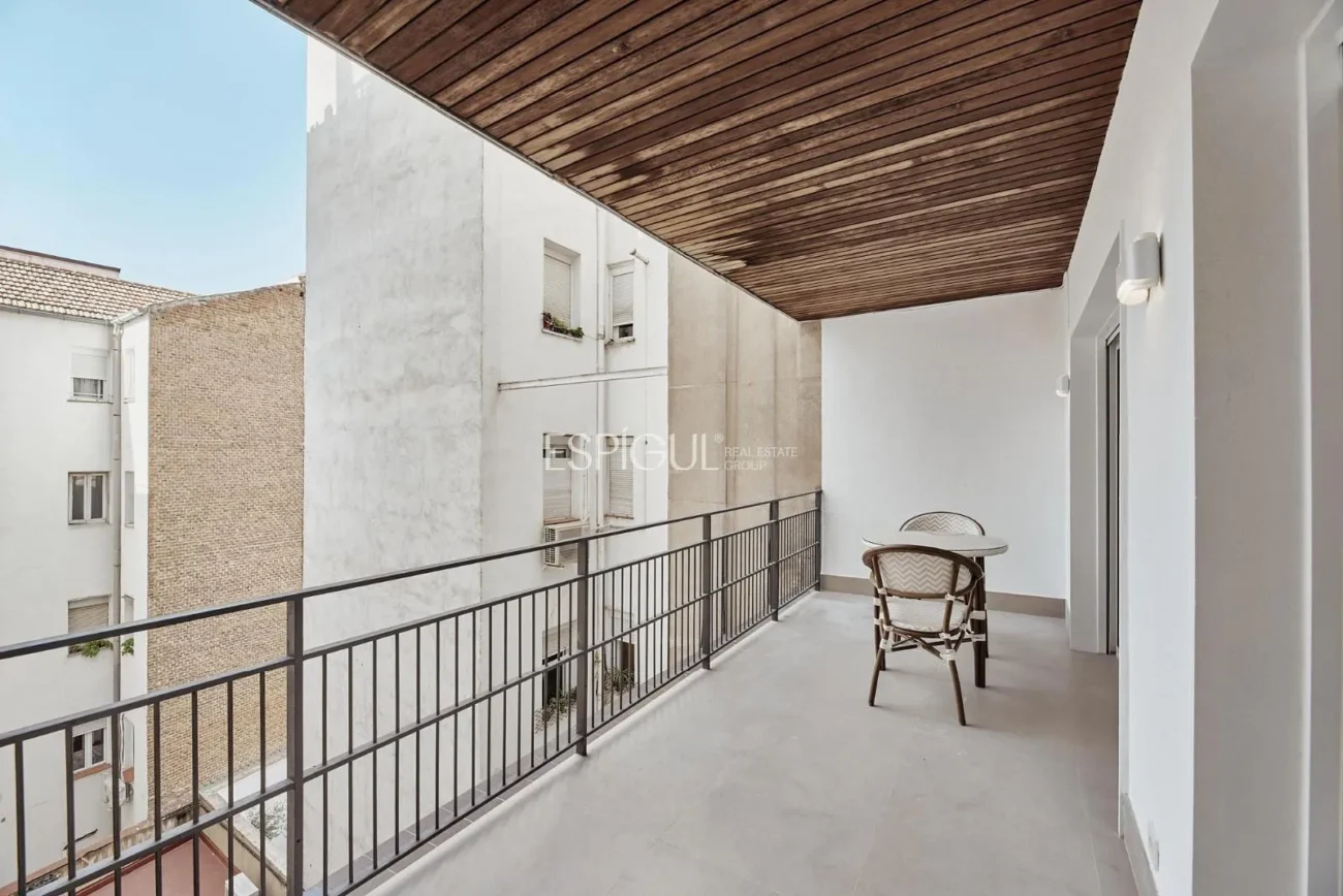 Renovated 3-bedroom apartment on Calle Montesa, Lista