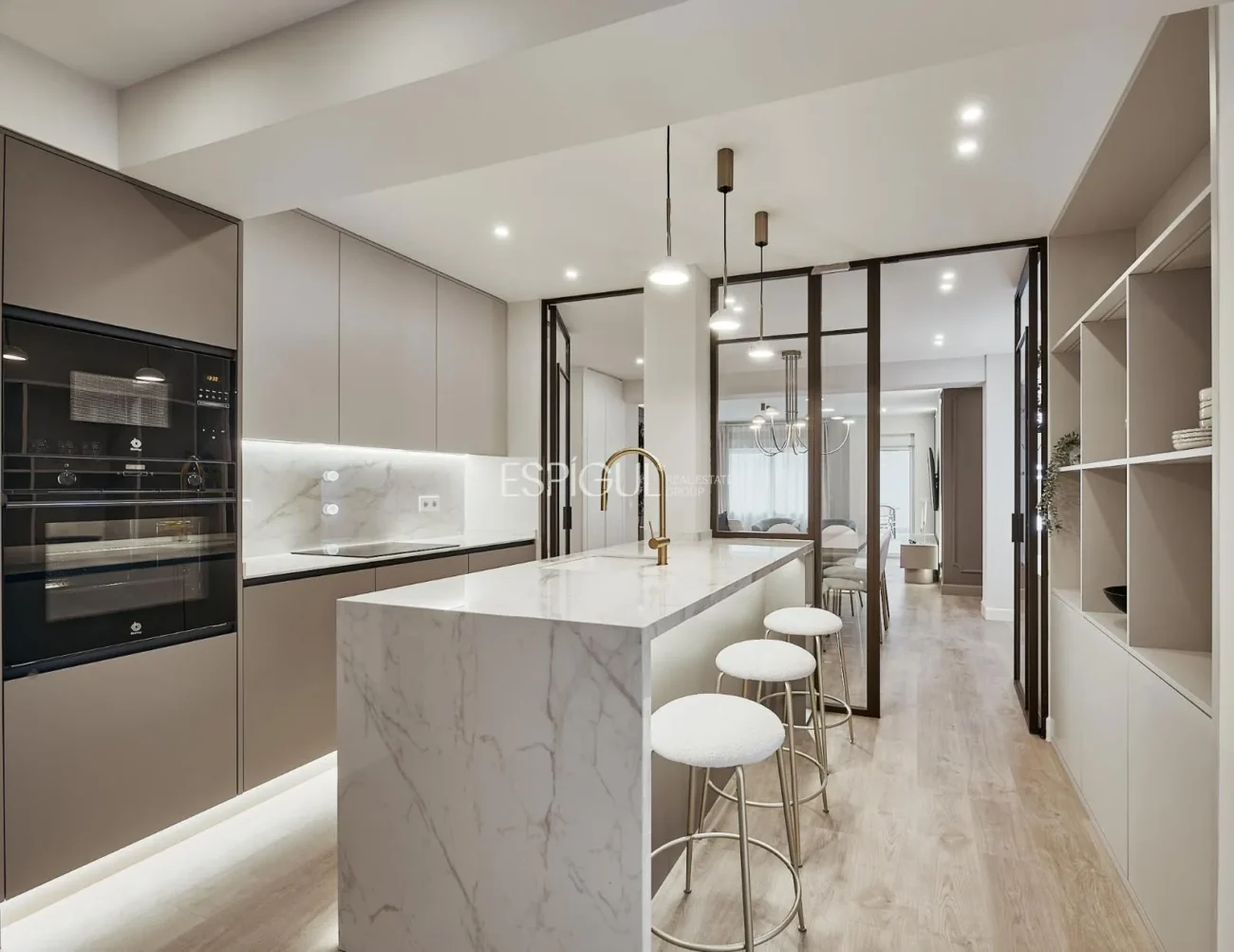 Logement rénové de 3 chambres dans la rue Montesa, Lista