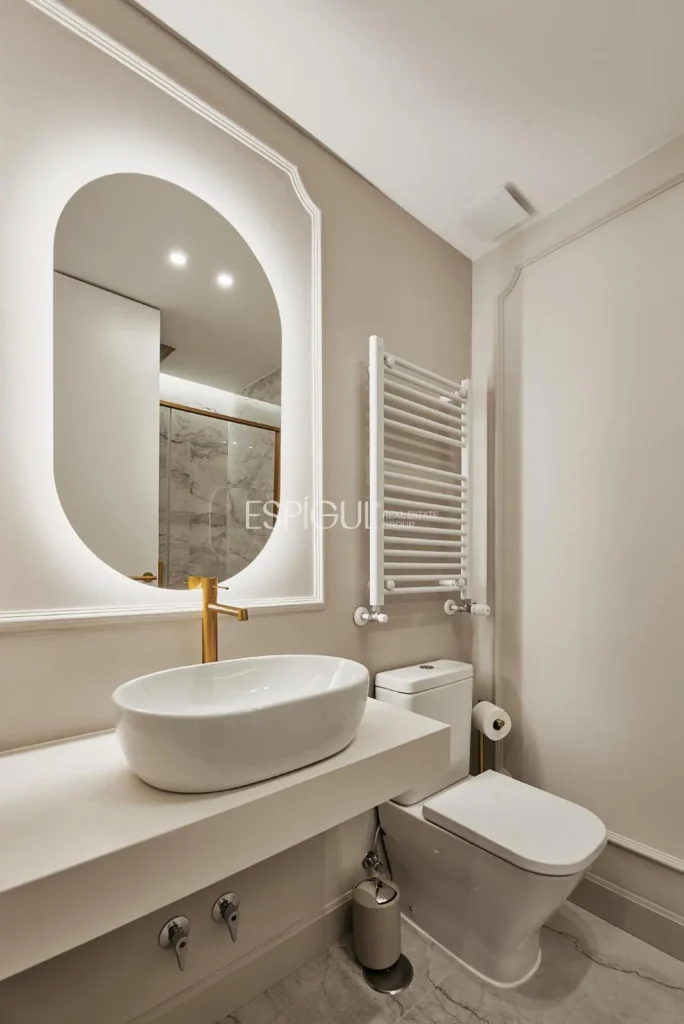 Renovated 3-bedroom apartment on Calle Montesa, Lista