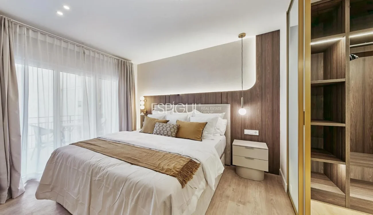 Renovated 3-bedroom apartment on Calle Montesa, Lista