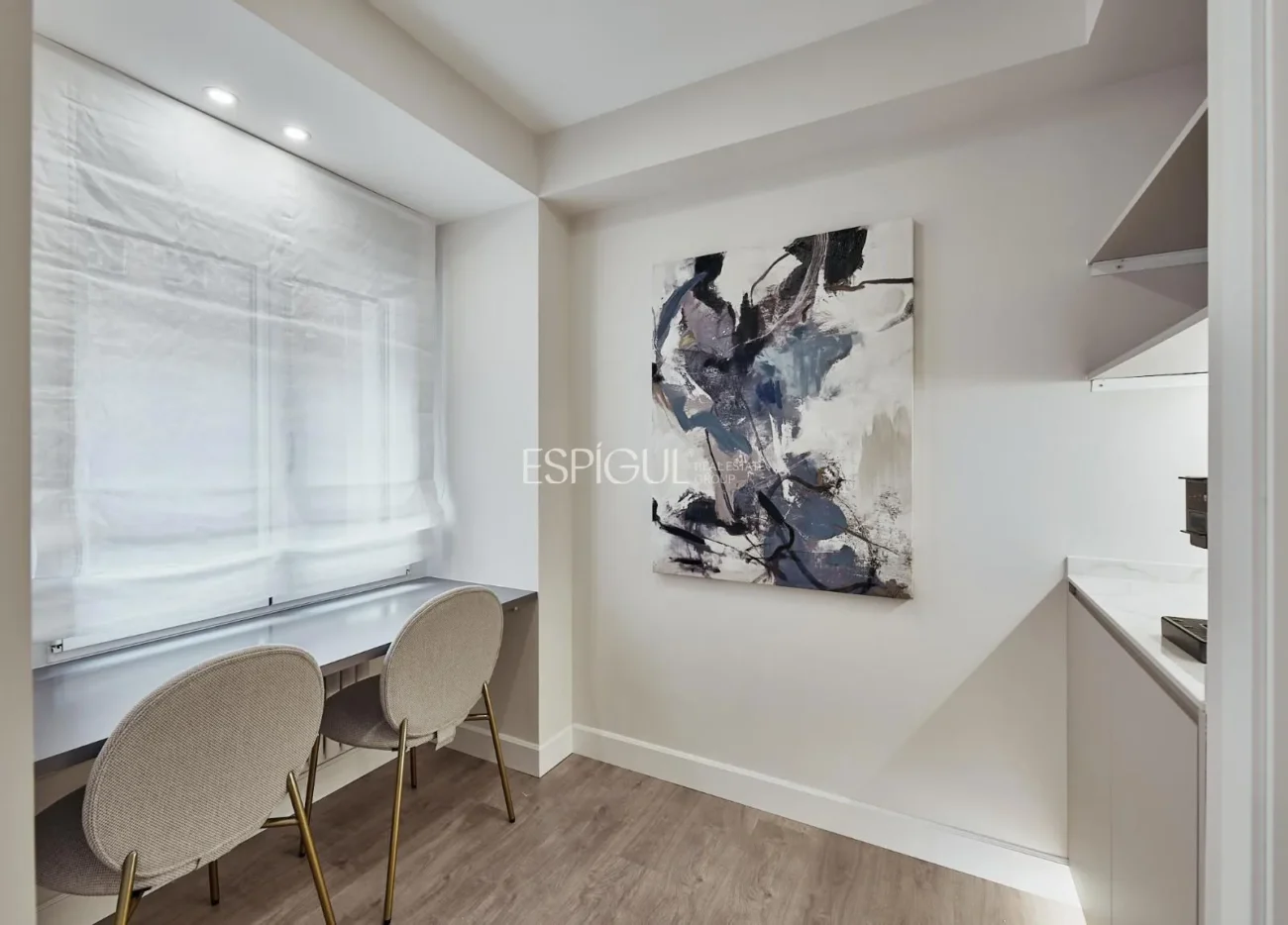 Renovated 3-bedroom apartment on Calle Montesa, Lista