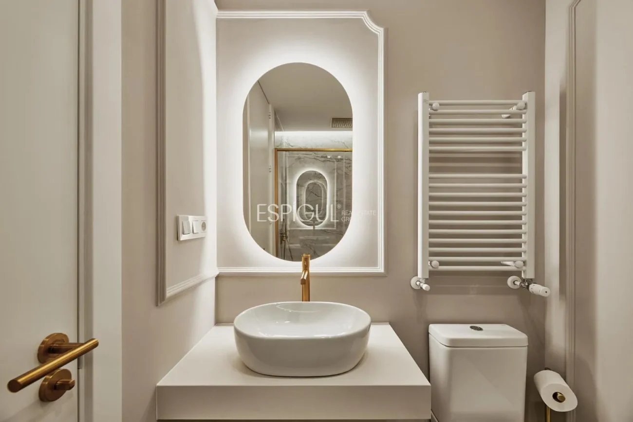 Renovated 3-bedroom apartment on Calle Montesa, Lista