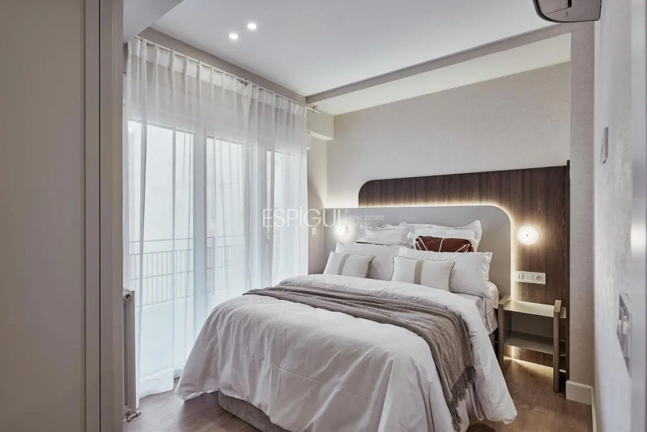 Renovated 3-bedroom apartment on Calle Montesa, Lista