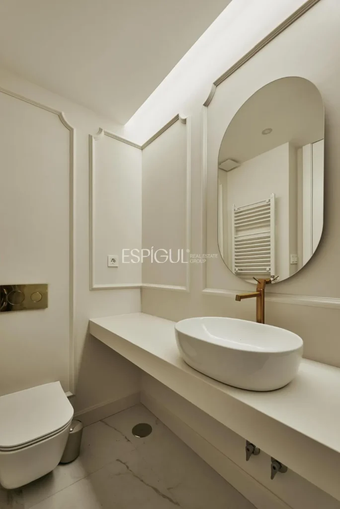 Renovated 3-bedroom apartment on Calle Montesa, Lista