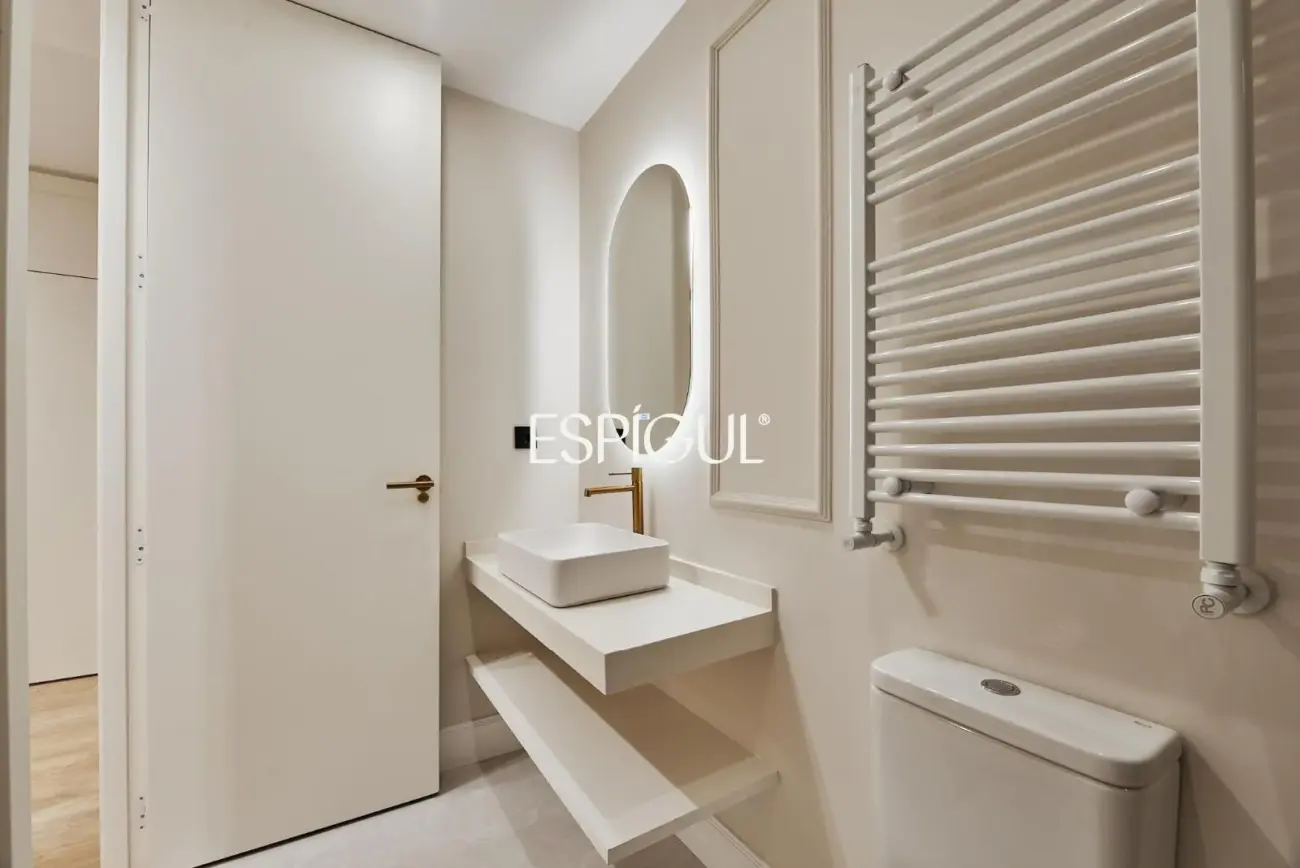 Renovated Exterior Apartment in Maria De Molina Street, Salamanca District