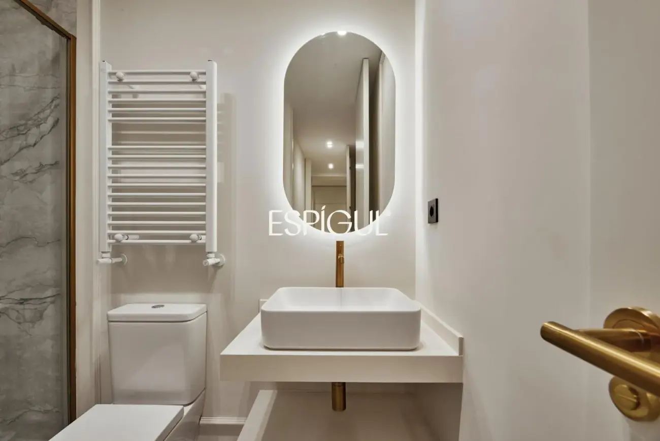 Renovated Exterior Apartment in Maria De Molina Street, Salamanca District