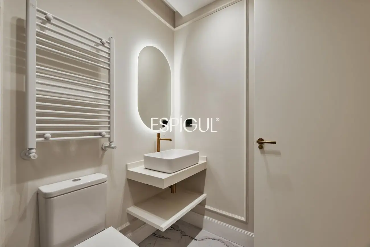 Renovated Exterior Apartment in Maria De Molina Street, Salamanca District