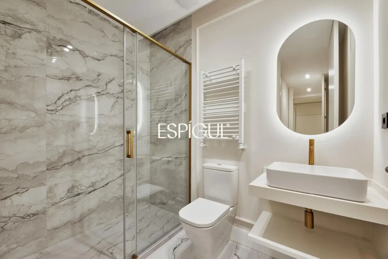Renovated Exterior Apartment in Maria De Molina Street, Salamanca District