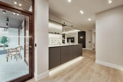 Renovated Exterior Apartment in Maria De Molina Street, Salamanca District