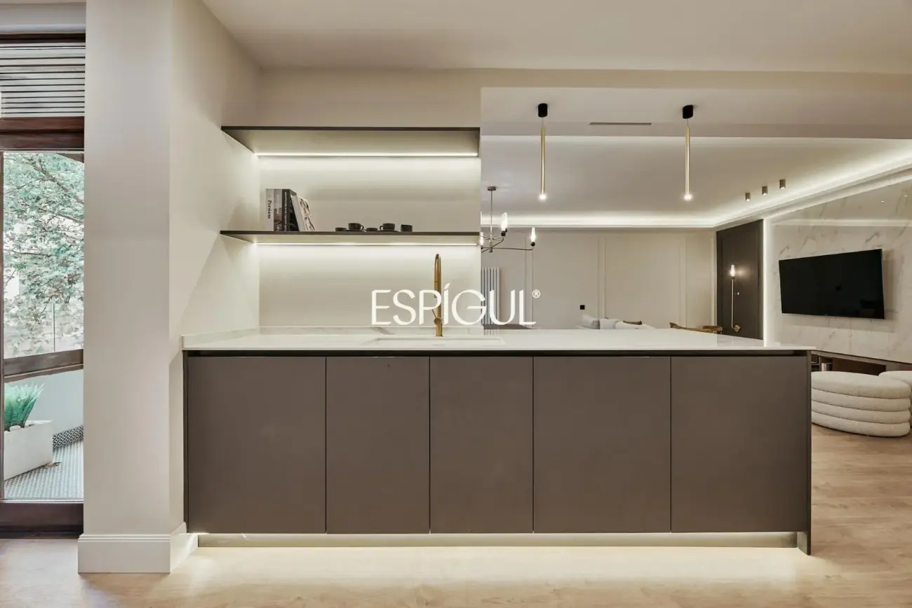 Renovated Exterior Apartment in Maria De Molina Street, Salamanca District