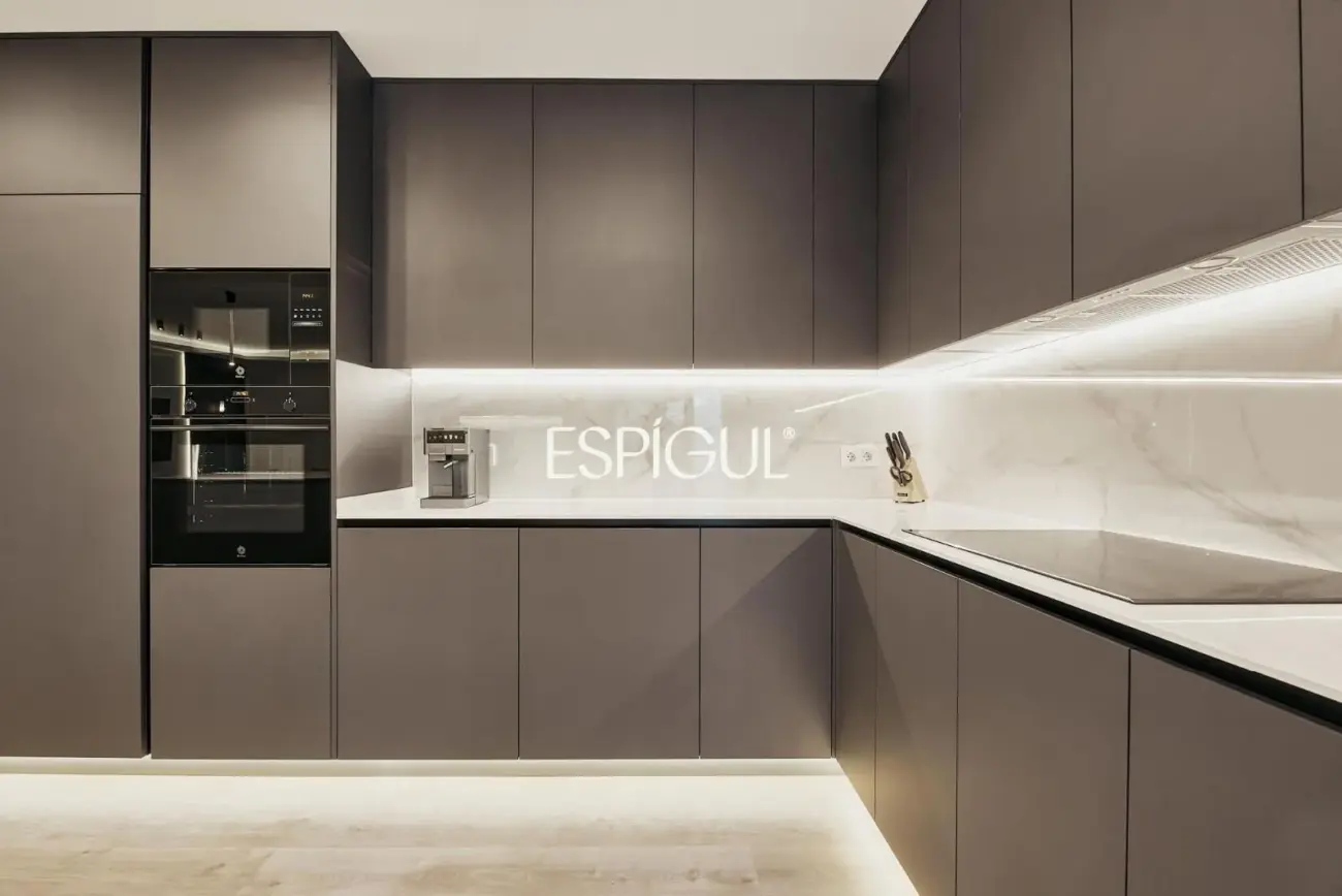 Renovated Exterior Apartment in Maria De Molina Street, Salamanca District