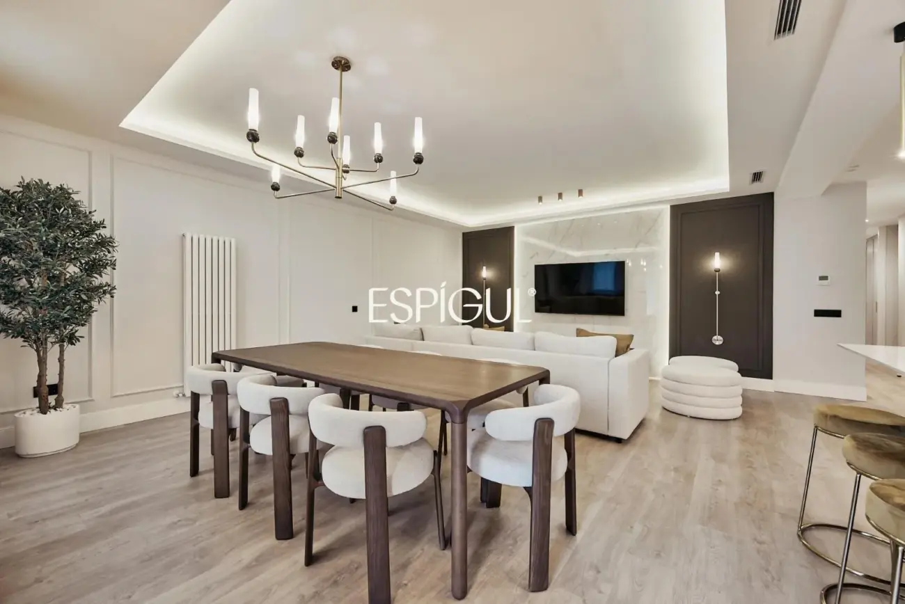Renovated Exterior Apartment in Maria De Molina Street, Salamanca District
