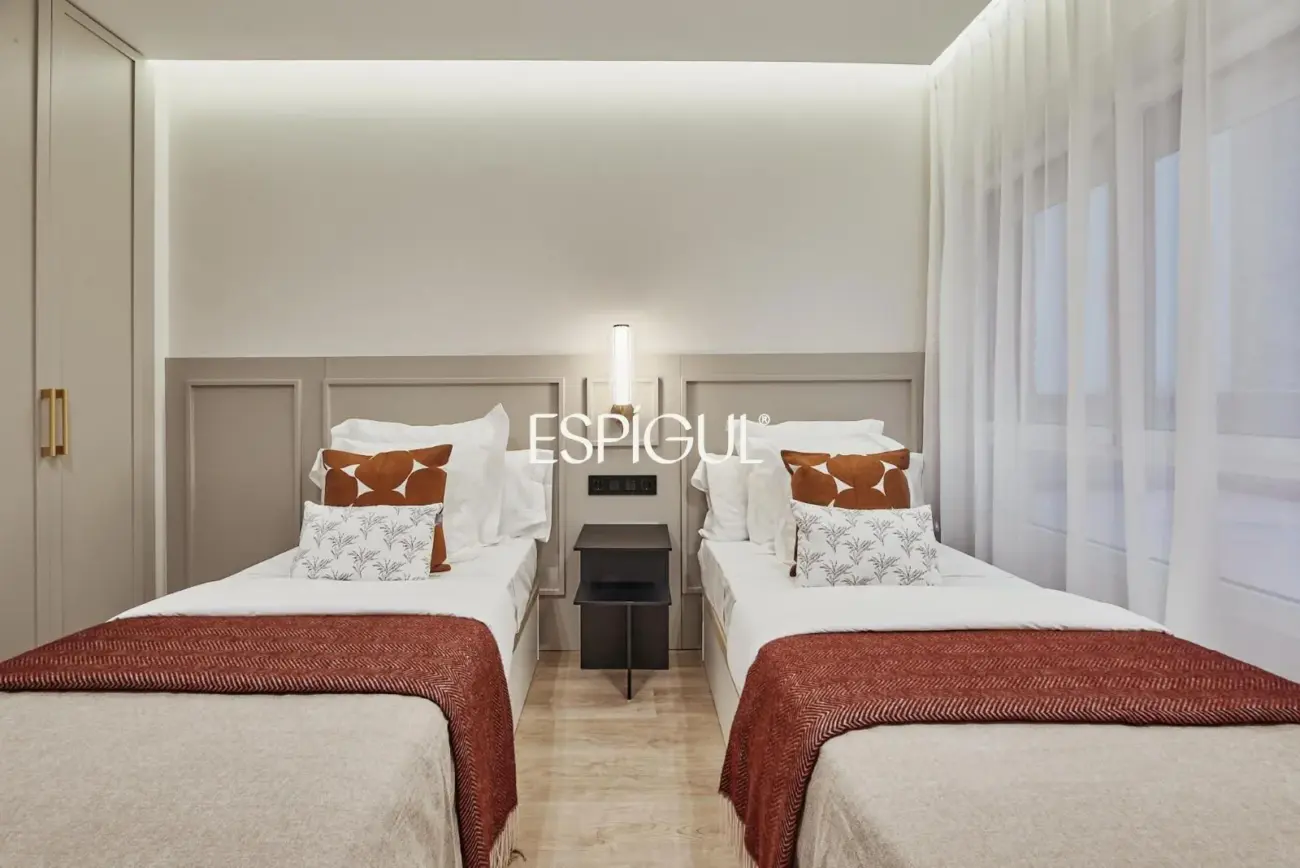 Renovated Exterior Apartment in Maria De Molina Street, Salamanca District