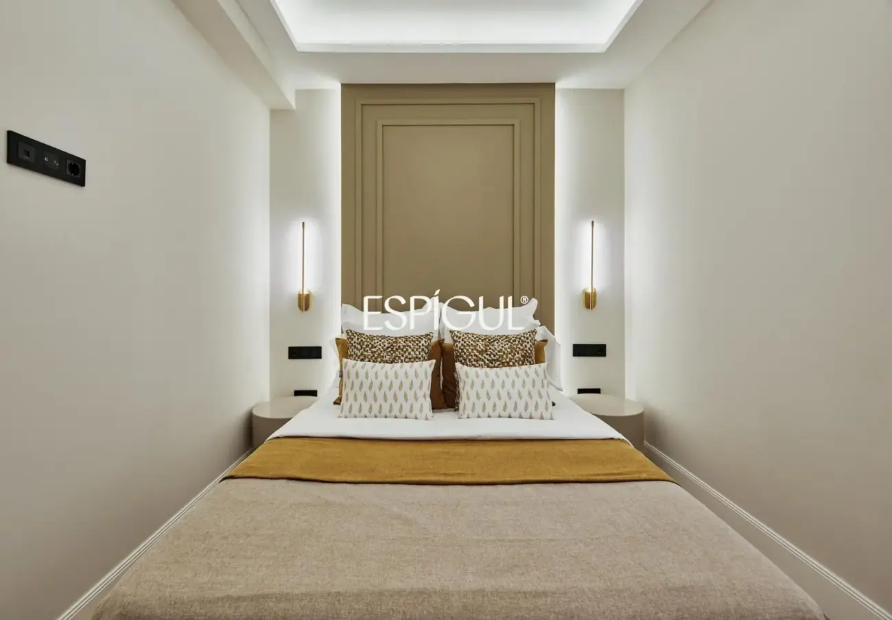 Renovated Exterior Apartment in Maria De Molina Street, Salamanca District