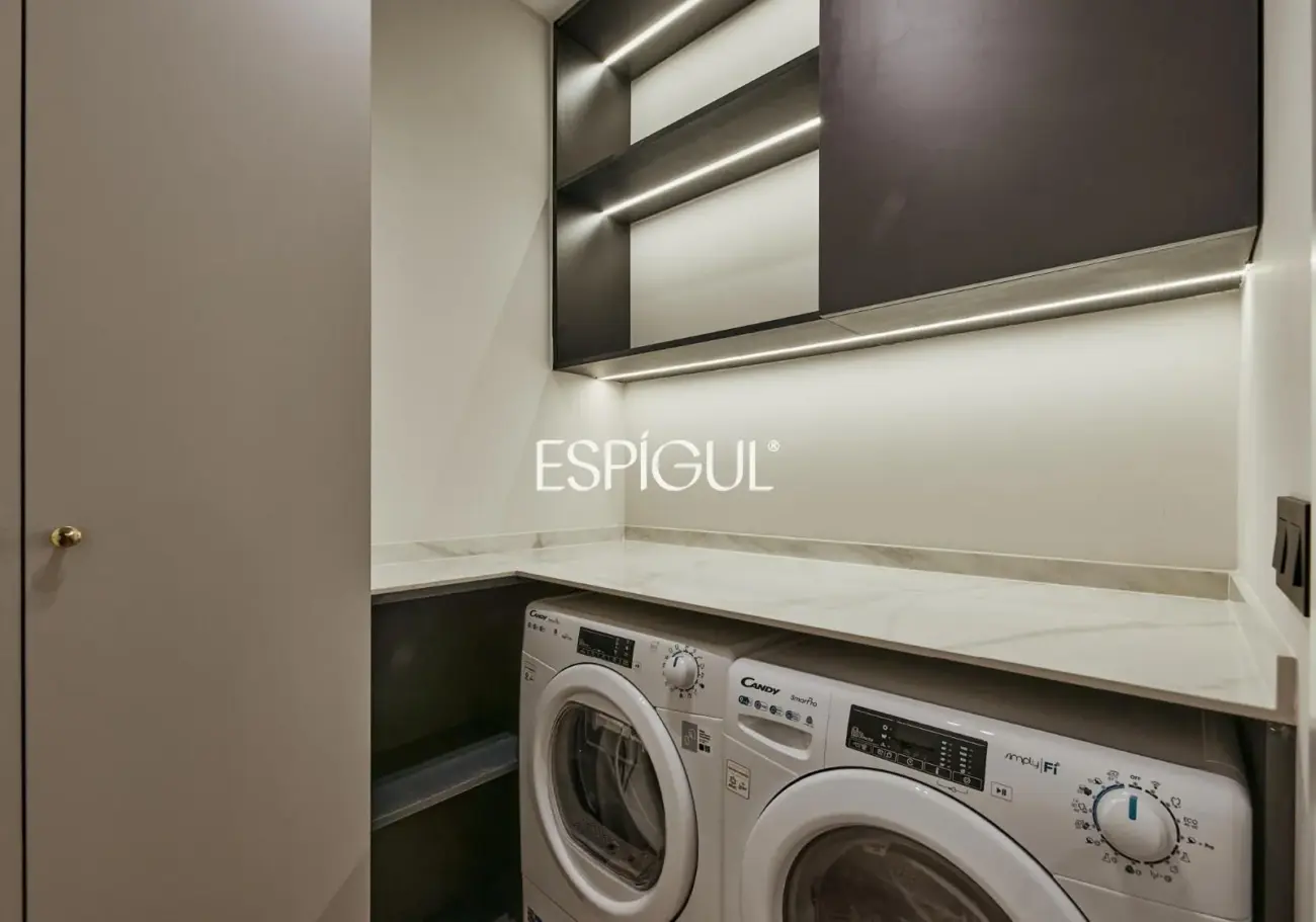 Renovated Exterior Apartment in Maria De Molina Street, Salamanca District