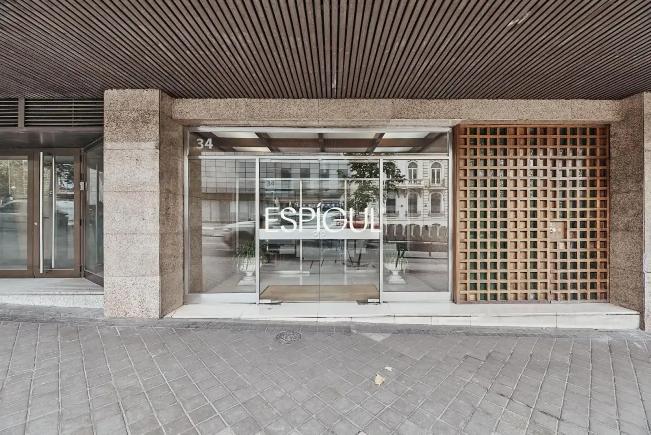 Renovated Exterior Apartment in Maria De Molina Street, Salamanca District