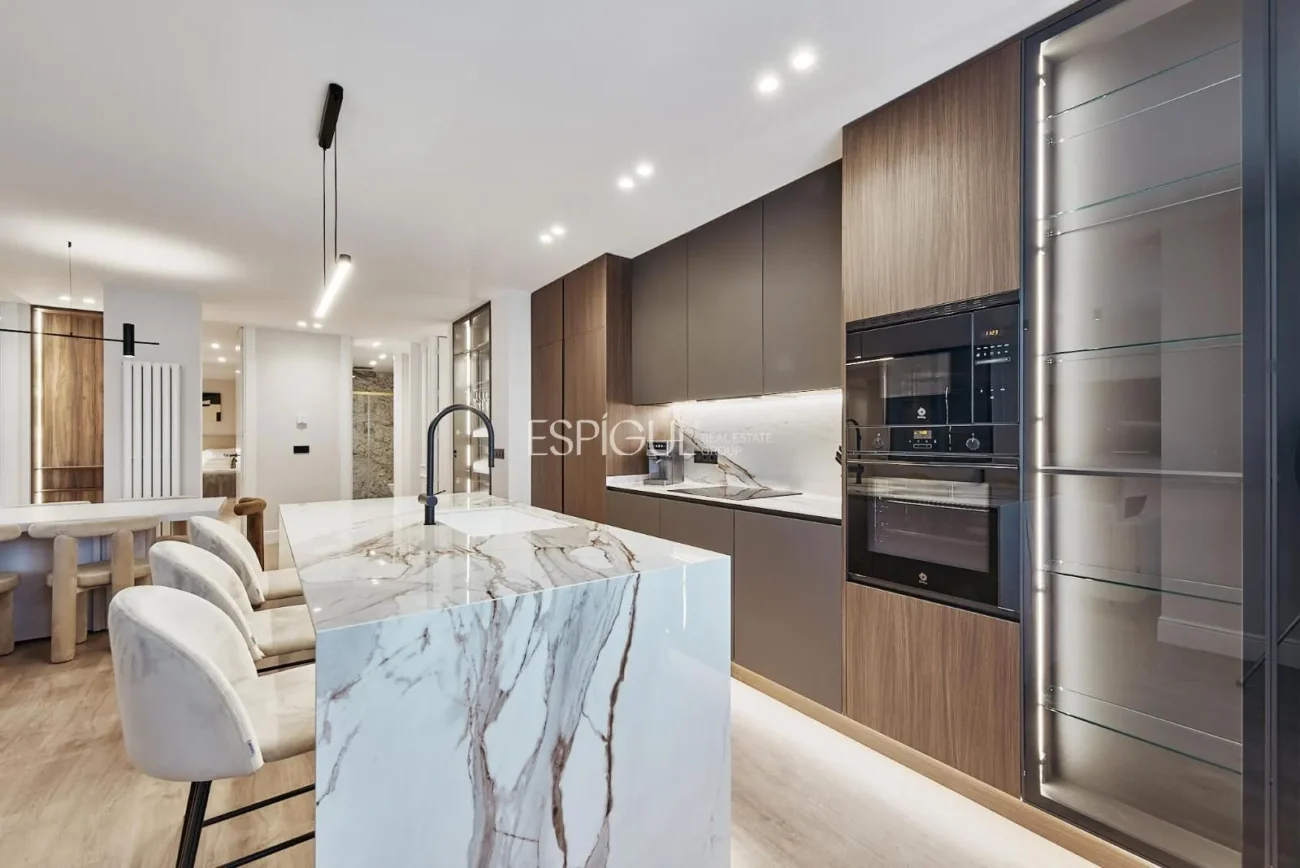 Vivienda reformada y exterior en Calle Conde de Peñalver, Lista