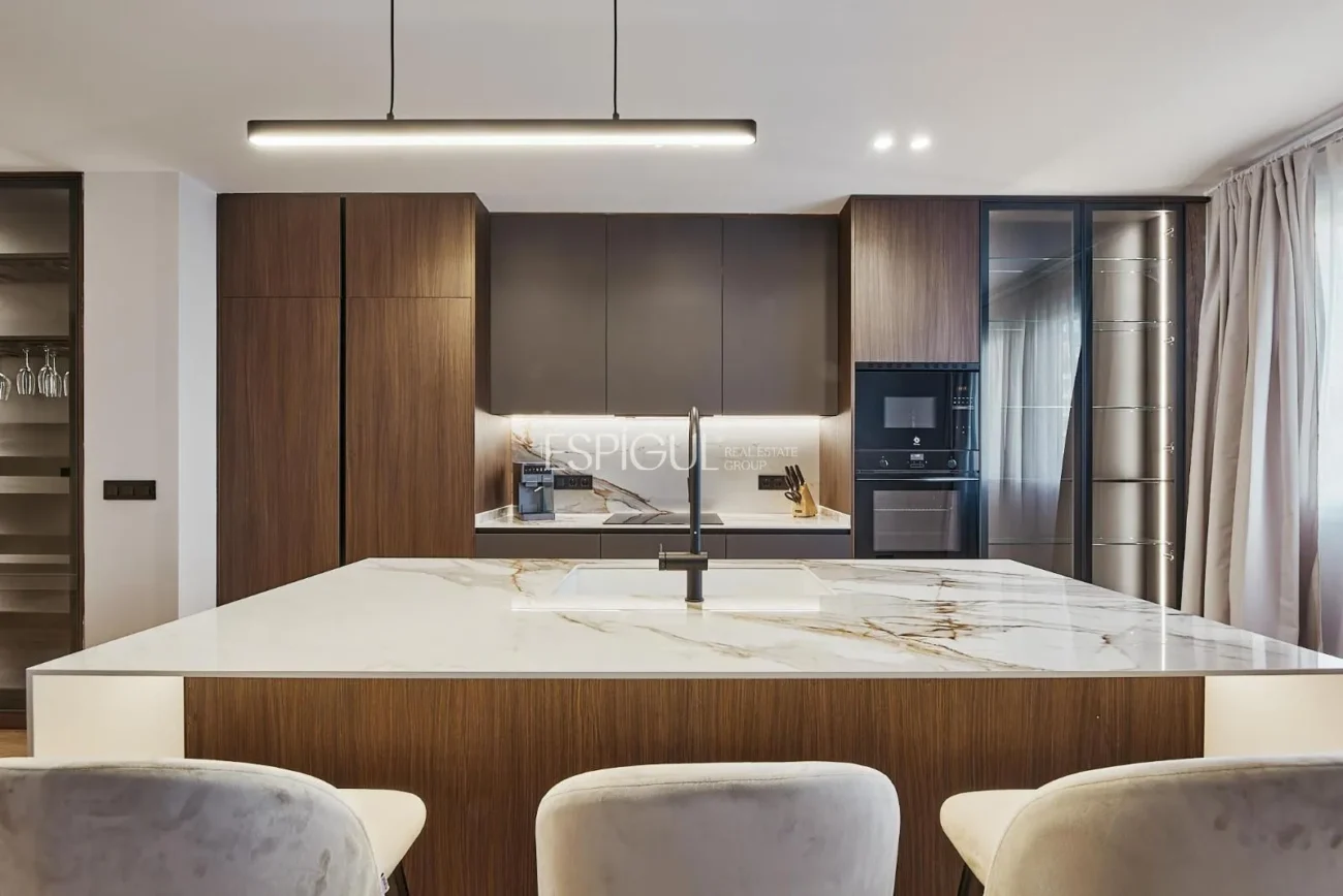 Vivienda reformada y exterior en Calle Conde de Peñalver, Lista