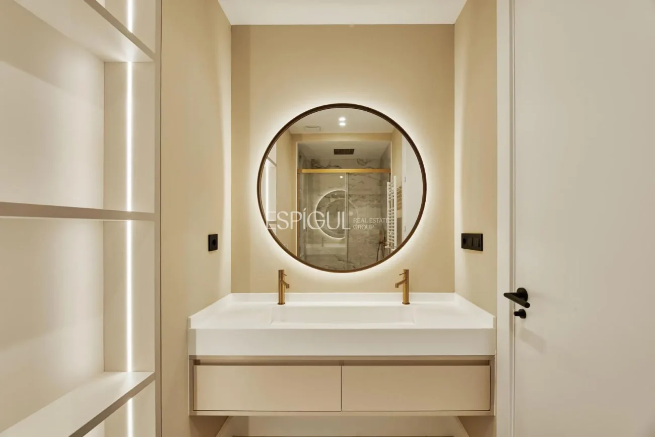 Vivienda reformada y exterior en Calle Conde de Peñalver, Lista