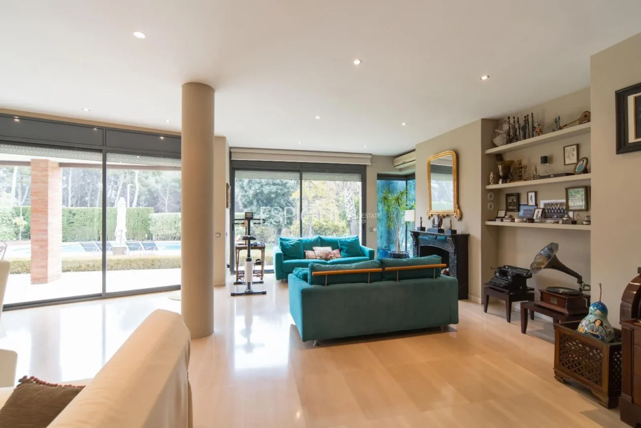 Amplia casa de 6 habitaciones con piscina en Sant Berger, Teià