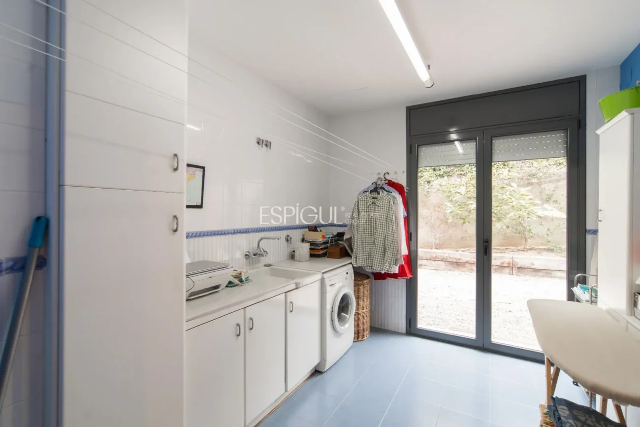 Amplia casa de 6 habitaciones con piscina en Sant Berger, Teià