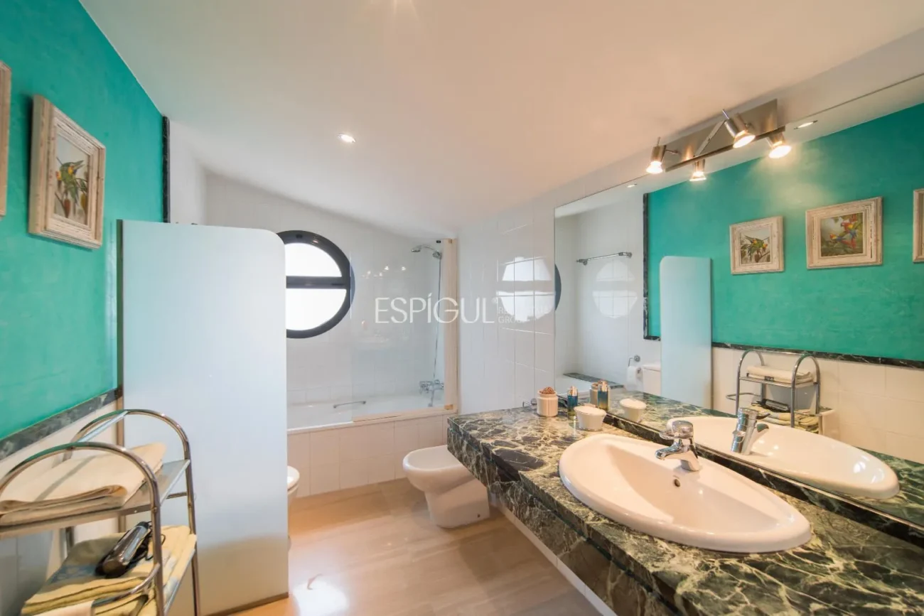 Amplia casa de 6 habitaciones con piscina en Sant Berger, Teià