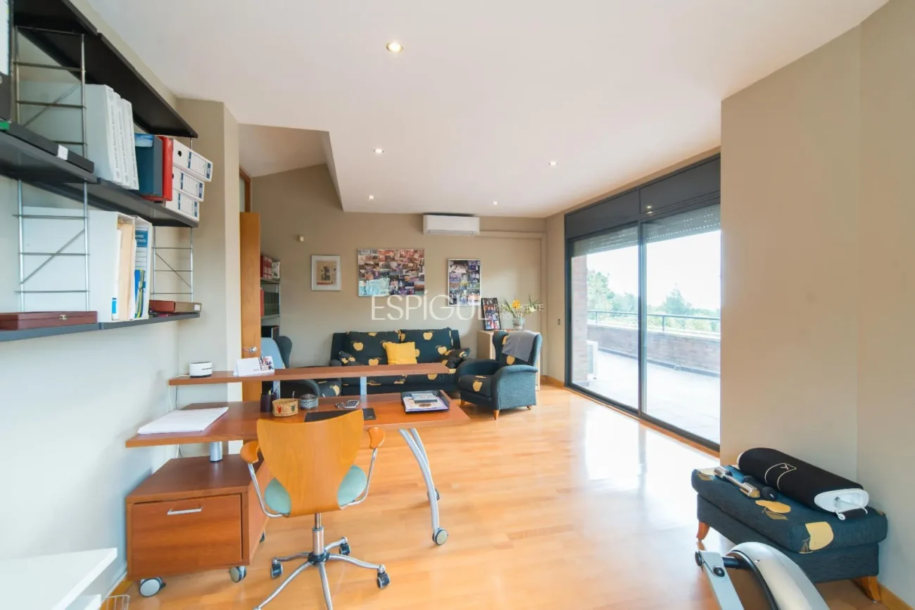 Amplia casa de 6 habitaciones con piscina en Sant Berger, Teià