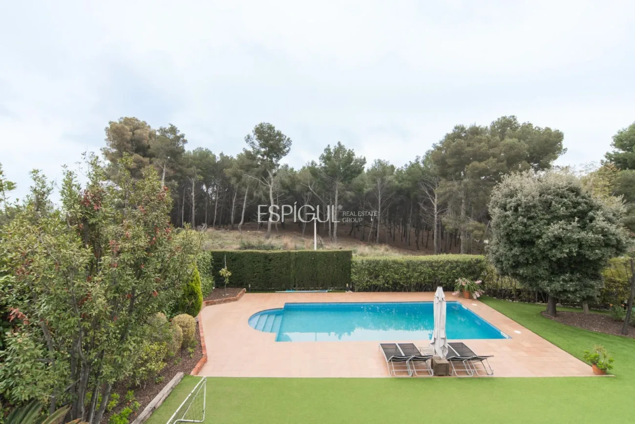 Amplia casa de 6 habitaciones con piscina en Sant Berger, Teià