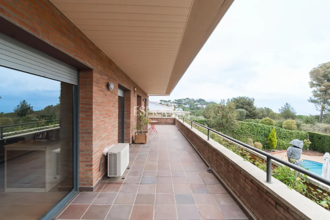 Amplia casa de 6 habitaciones con piscina en Sant Berger, Teià