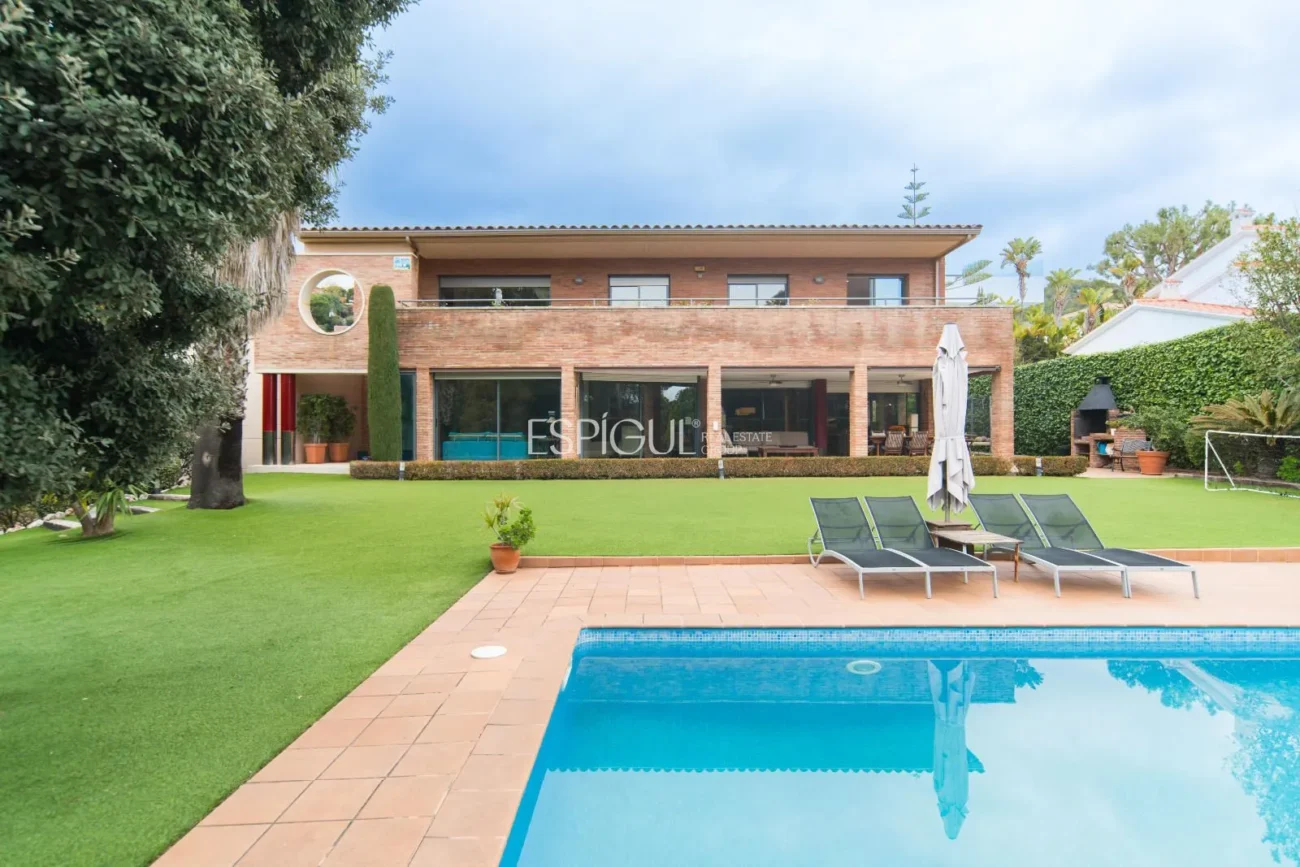 Amplia casa de 6 habitaciones con piscina en Sant Berger, Teià