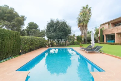 Amplia casa de 6 habitaciones con piscina en Sant Berger, Teià