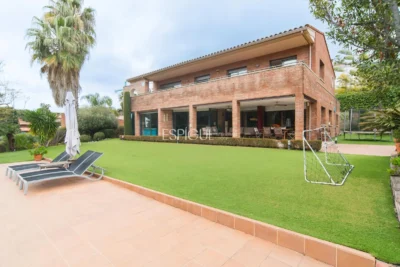 Amplia casa de 6 habitaciones con piscina en Sant Berger, Teià