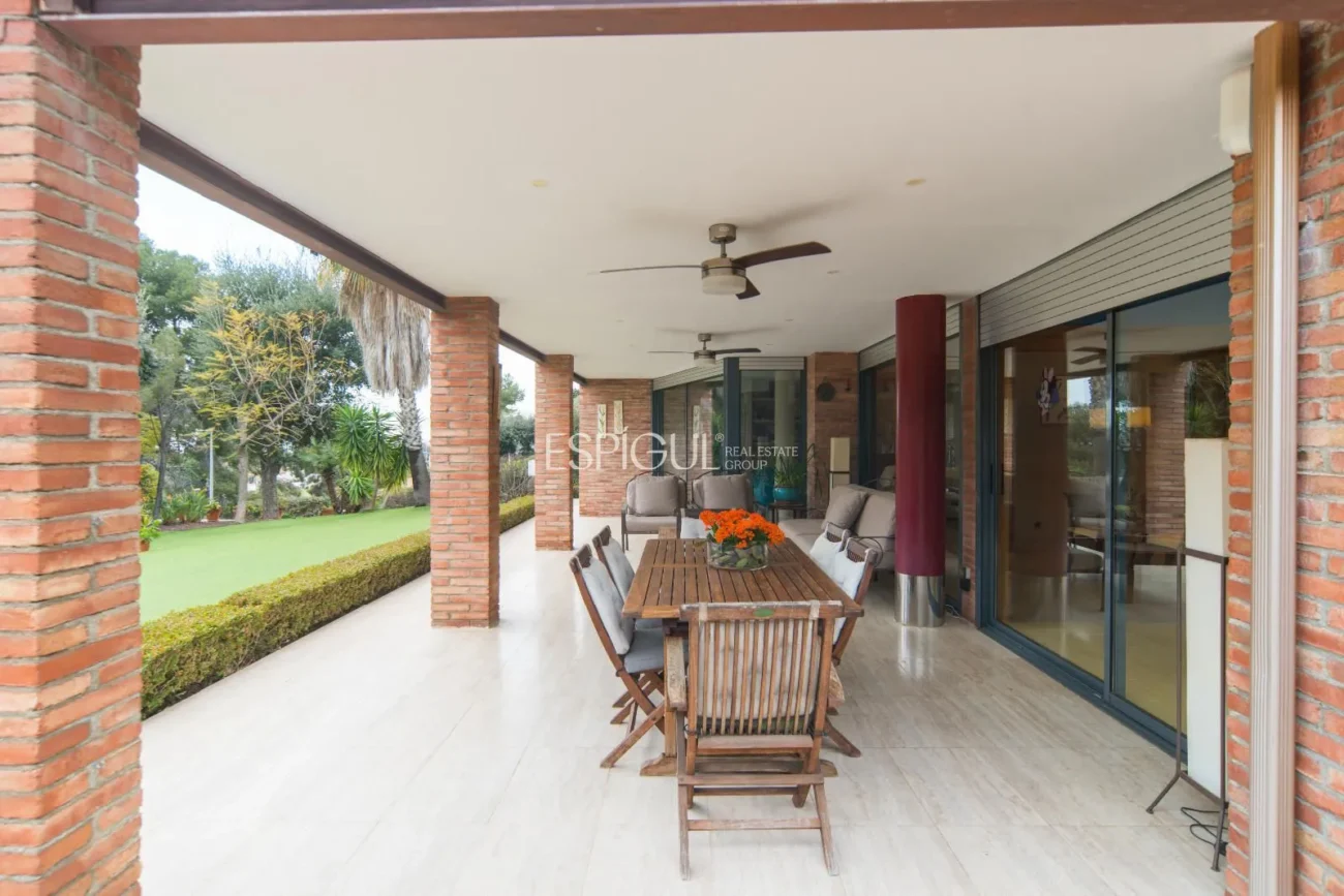 Amplia casa de 6 habitaciones con piscina en Sant Berger, Teià