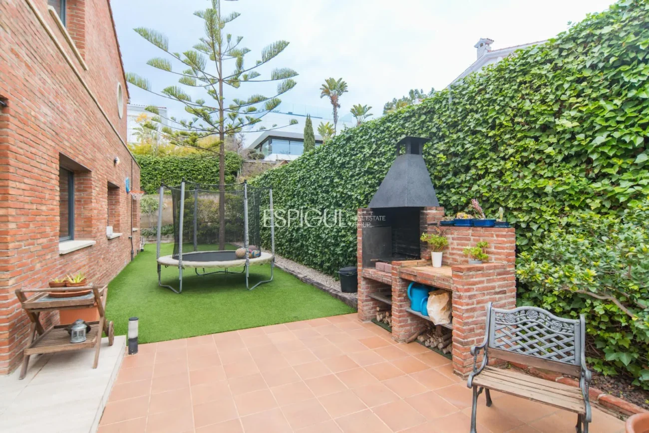 Amplia casa de 6 habitaciones con piscina en Sant Berger, Teià