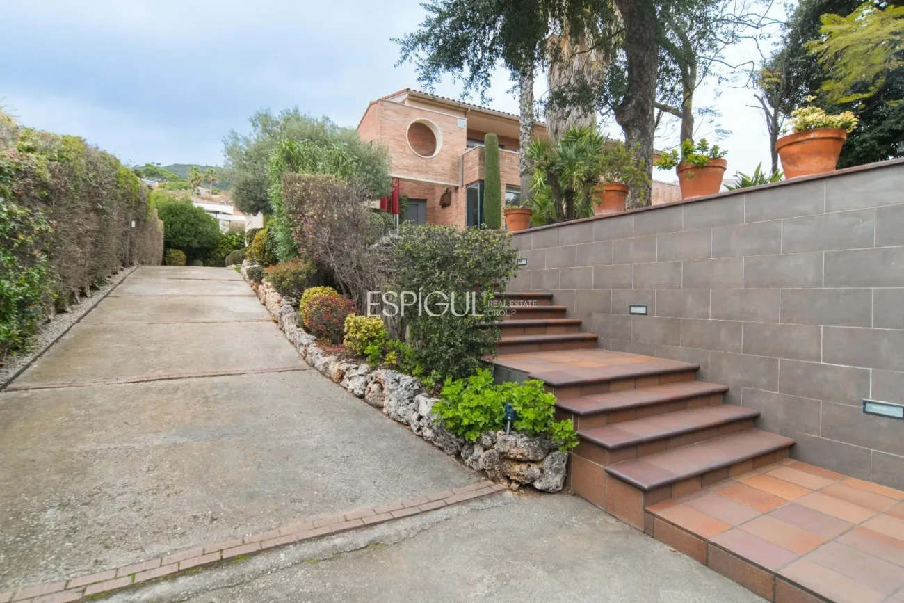 Amplia casa de 6 habitaciones con piscina en Sant Berger, Teià