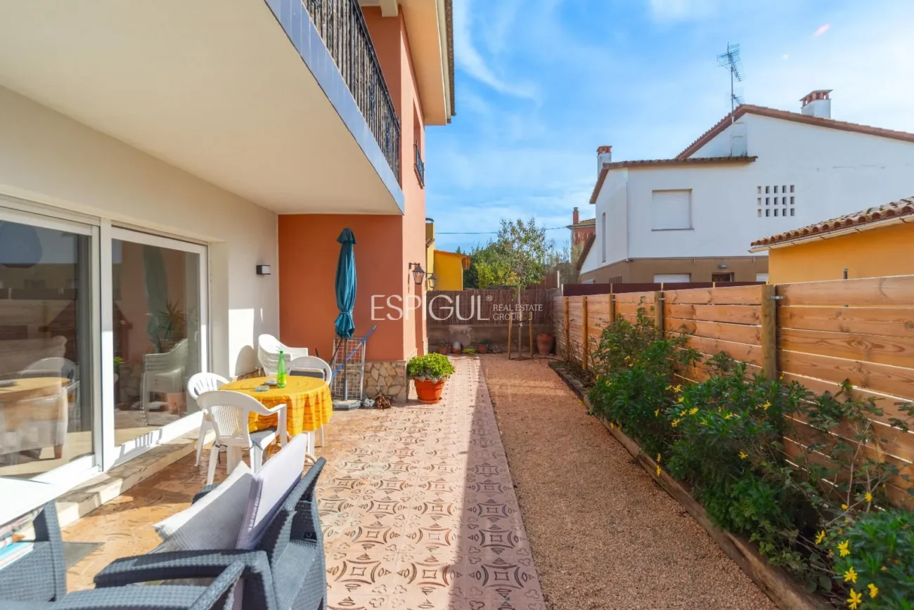 Amplia casa reformada de 6 habitaciones con jardín en Palafrugell