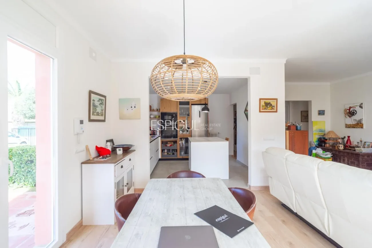 Amplia casa reformada de 6 habitaciones con jardín en Palafrugell