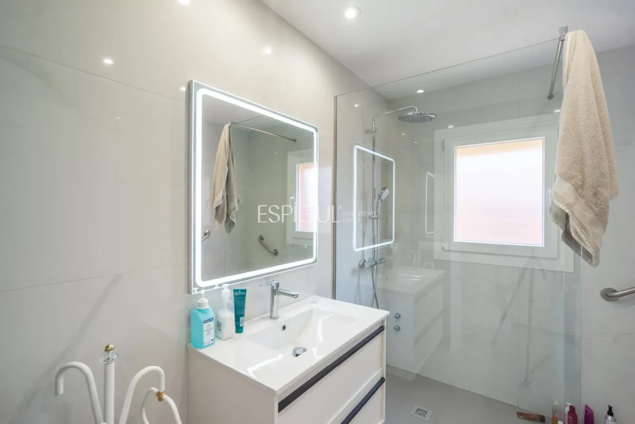 Amplia casa reformada de 6 habitaciones con jardín en Palafrugell