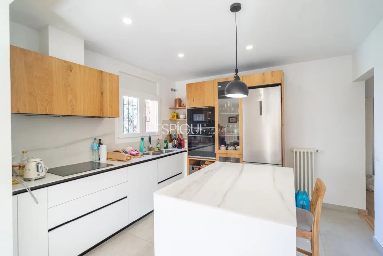 Amplia casa reformada de 6 habitaciones con jardín en Palafrugell