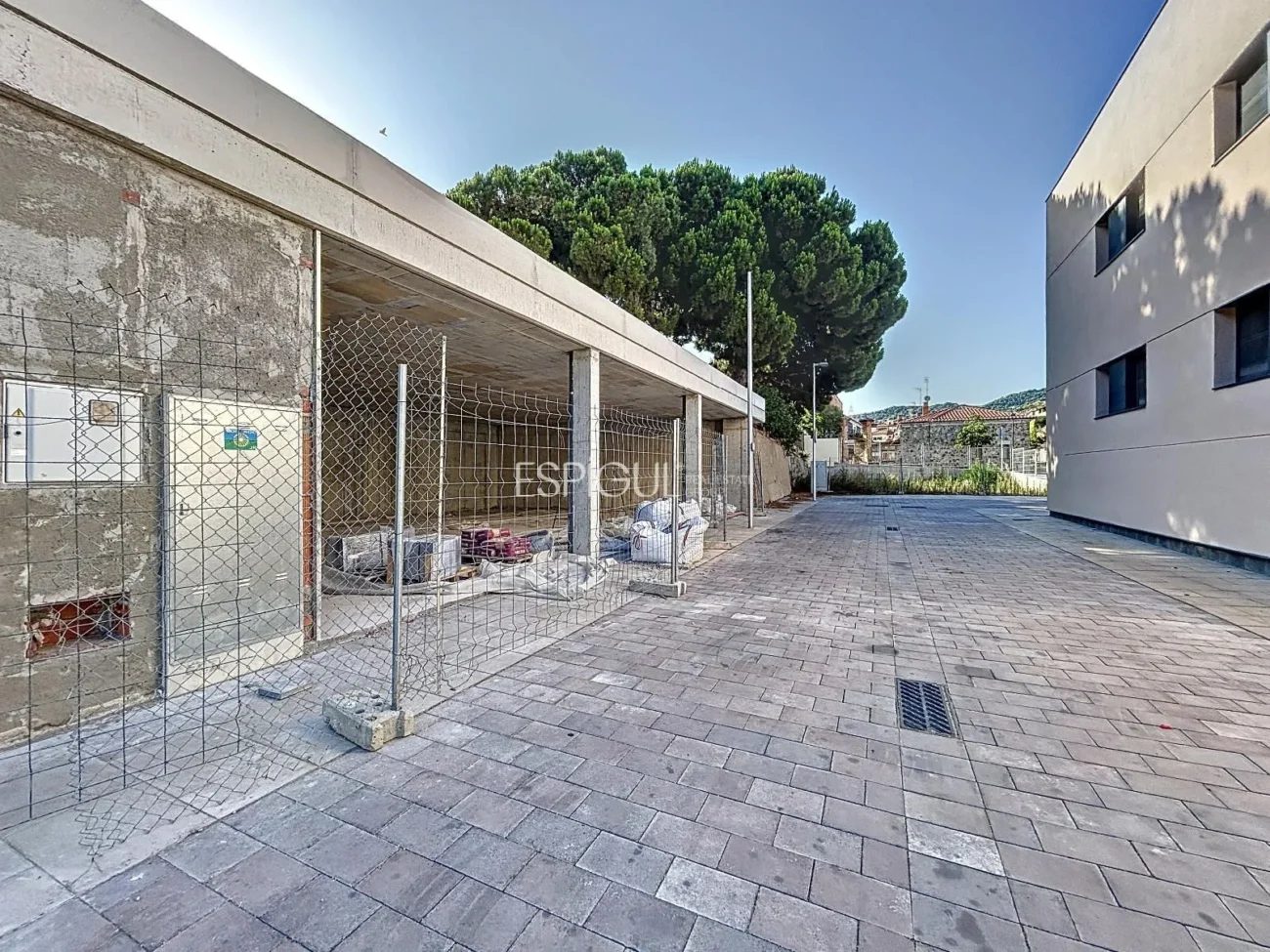 Amplio local en el centro de Teià.